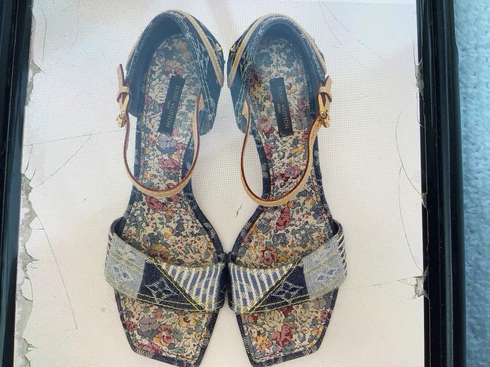 Louis Vuitton Azul Monograma Denim y Cuero Tachonado Correa al Tobillo Tacones, 35.5 (6). Foto 3 de 4