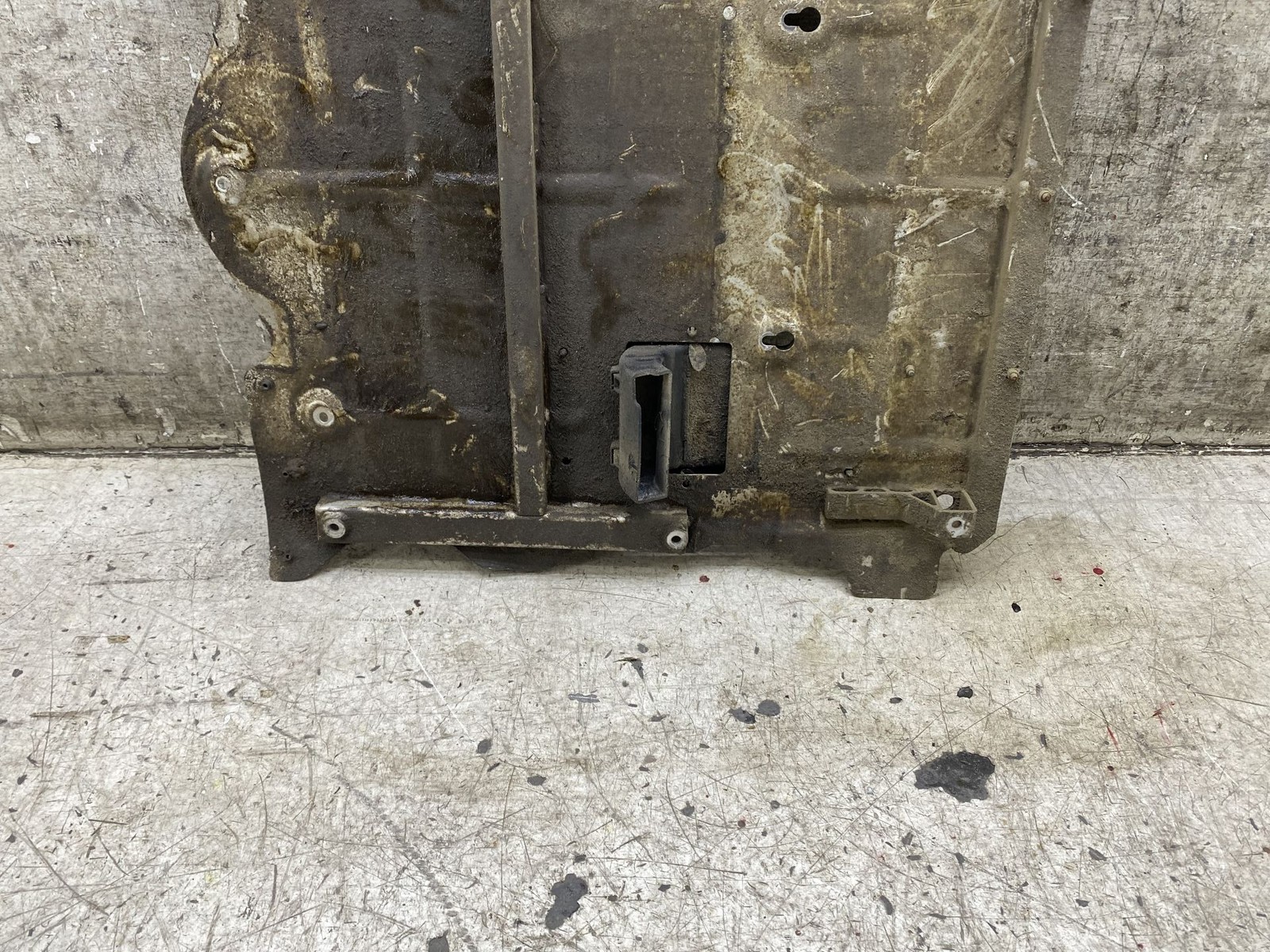 2020-2024 ASTON MARTIN DBX 4.0L UNDERBODY PLATE SHIELD GUARD PANEL MY83-110A66