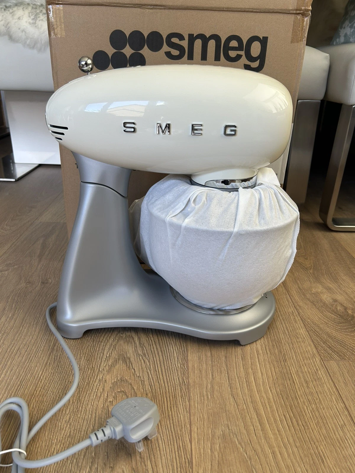 Smeg SMF03CRUK Retro 50s Style Stand Mixer - Cream
Opens in a new window or tab
