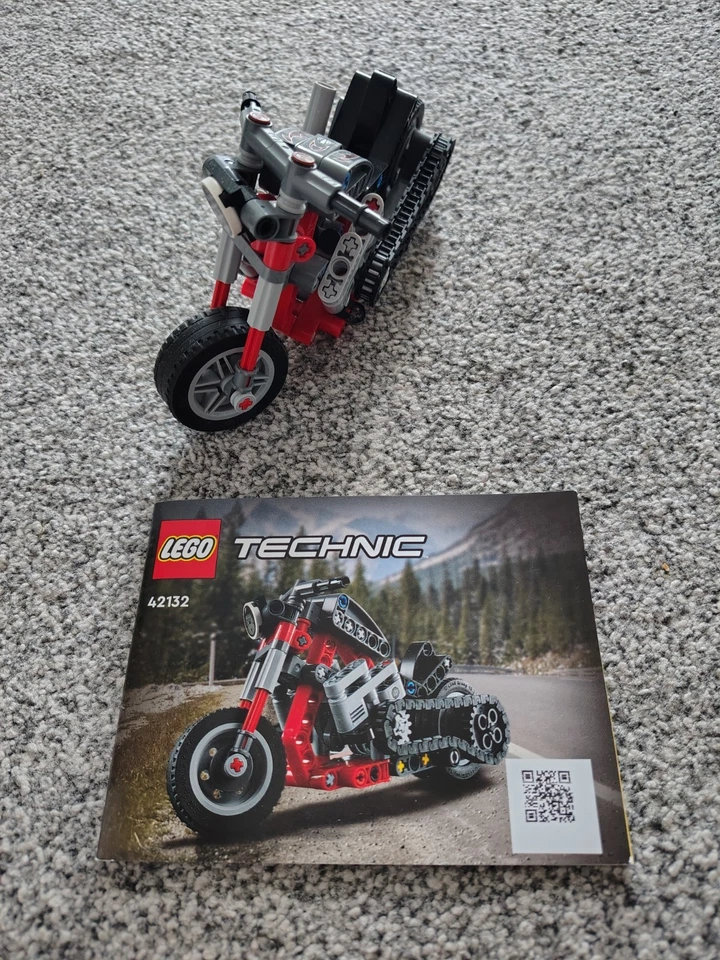 3 x Lego Technic Vehicles - 42071 / 42084 / 42132, photo 1 of 5