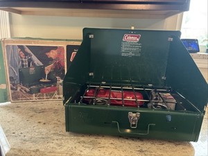 Vintage Coleman 425E Green 2 Burner Camp Stove Camping  Original Box 1978