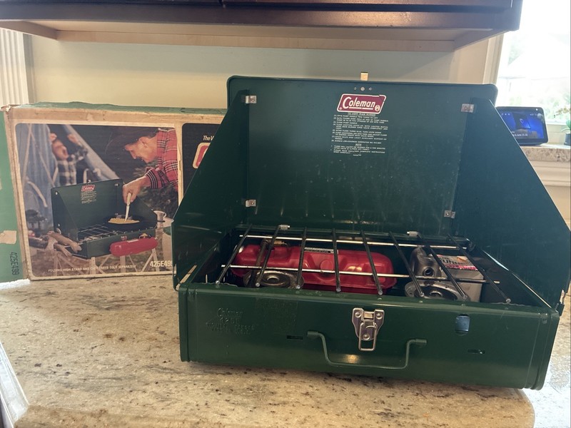 Vintage Coleman 425E Green 2 Burner Camp Stove Camping  Original Box 1978