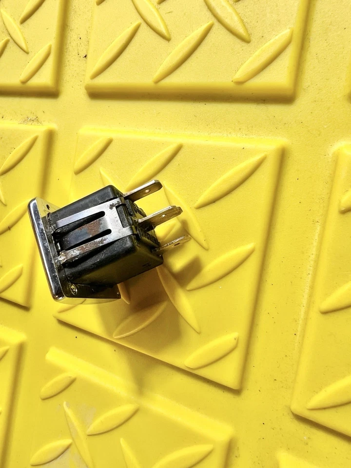 DeTomaso Pantera WINDOW SWITCH Foto 4 de 4