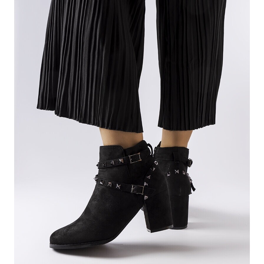 bottines noir cloutées