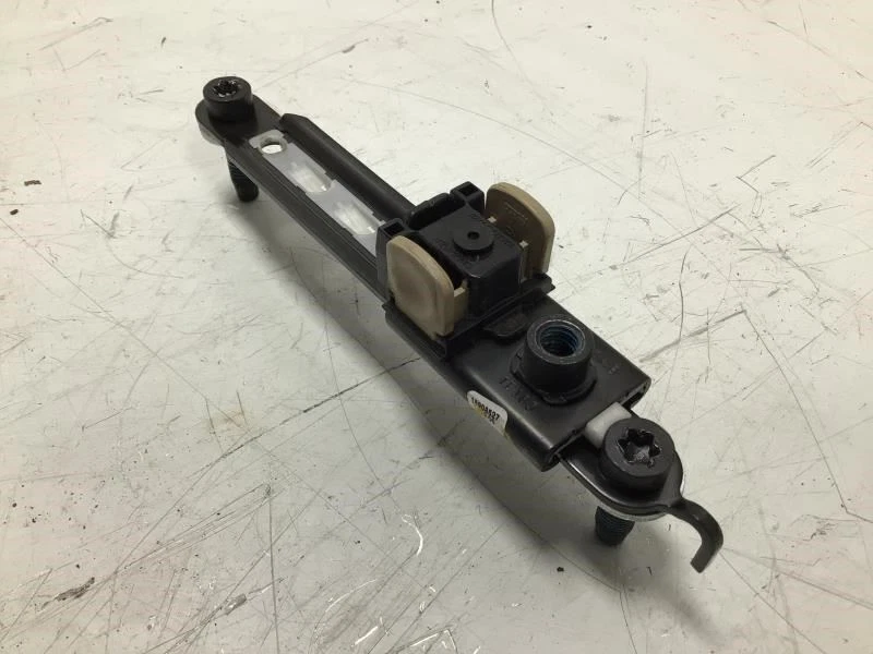 吉姆西 YUKON 2007 2008 XL 1500 前左驱动座椅皮带肩调节指南 — 第 2/4 张图片