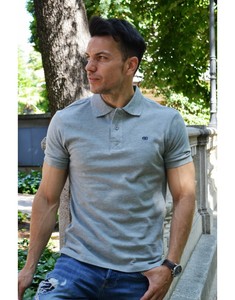 polo gris hombre