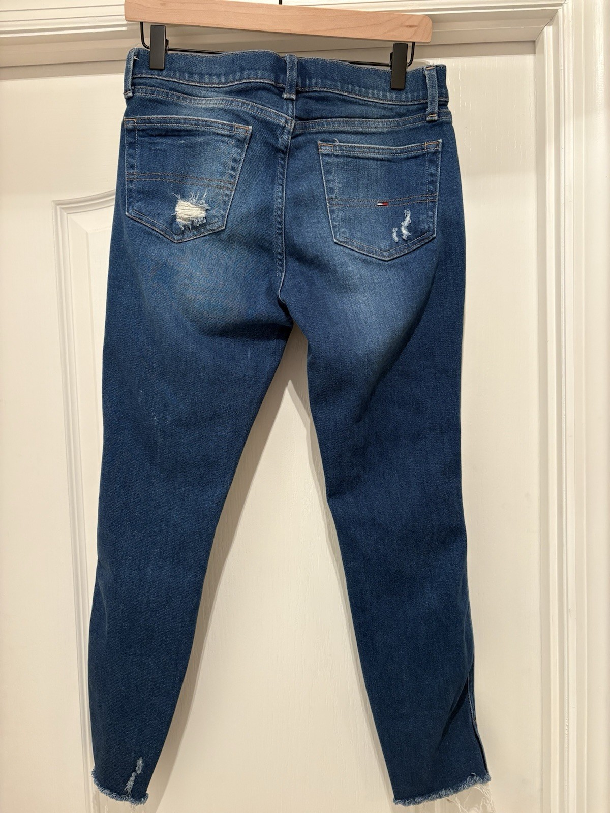 Women’s Tommy Hilfiger distressed skinny jegging jeans size 10 image 4
