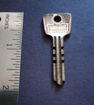 Willenhall Staffs Eng key  L-5