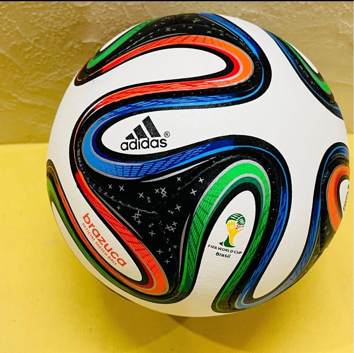 Adidas Brazuca 2014 FIFA World Cup Brazil Official Size 5 Soccer