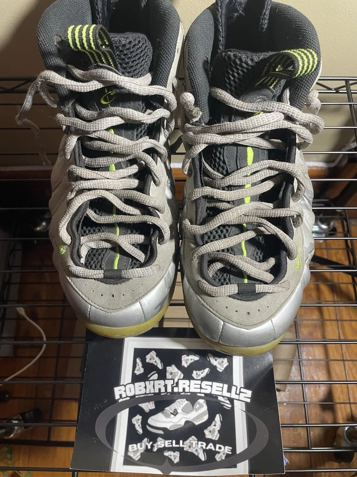 Mens Nike Foamposite Size 9 - Image 2 of 4