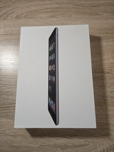 Apple iPad Air (1st Generation) A1474 16 GB, Wi-Fi, 9.7 in - Space Gray Box Only