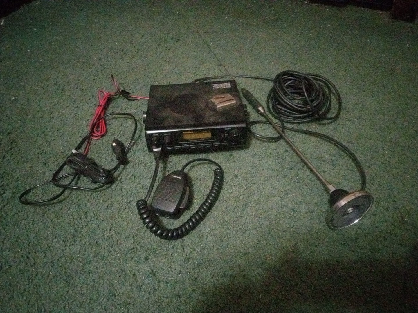 Radio Shack TRC 496 CB Radio With Mic Power Cable And Antenn