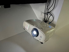 Epson EH-TW7100 3LCD Heimkino-Beamer Full HD 3000lm 3D wei&szlig; + ELPLP85