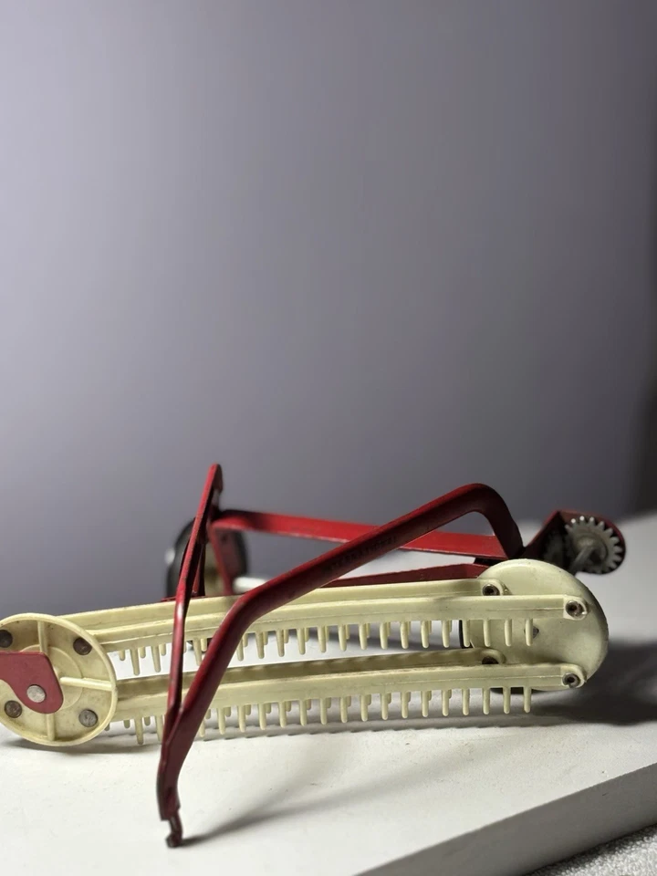 RASTRILLO LATERAL COSECHADORA INTERNACIONAL - IMPLEMENTO DE GRANJA ERTL 1/16 VINTAGE Foto 3 de 4