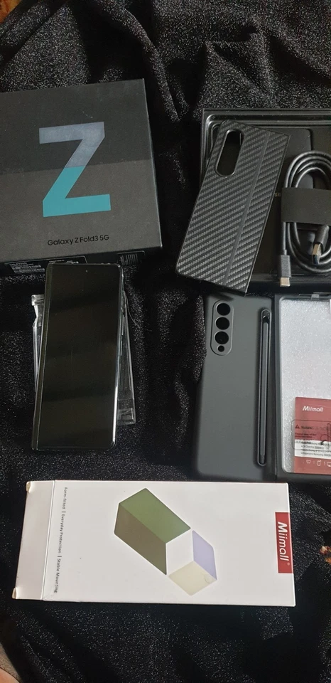 Samsung Galaxy Z Fold3 5G · 256GB, photo 2 sur 5