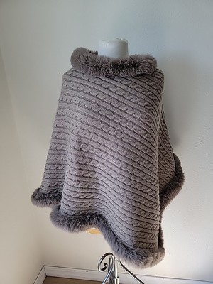 Le Moda Beige Faux Fur Cape Sweater Cable Knit One Size Beige New