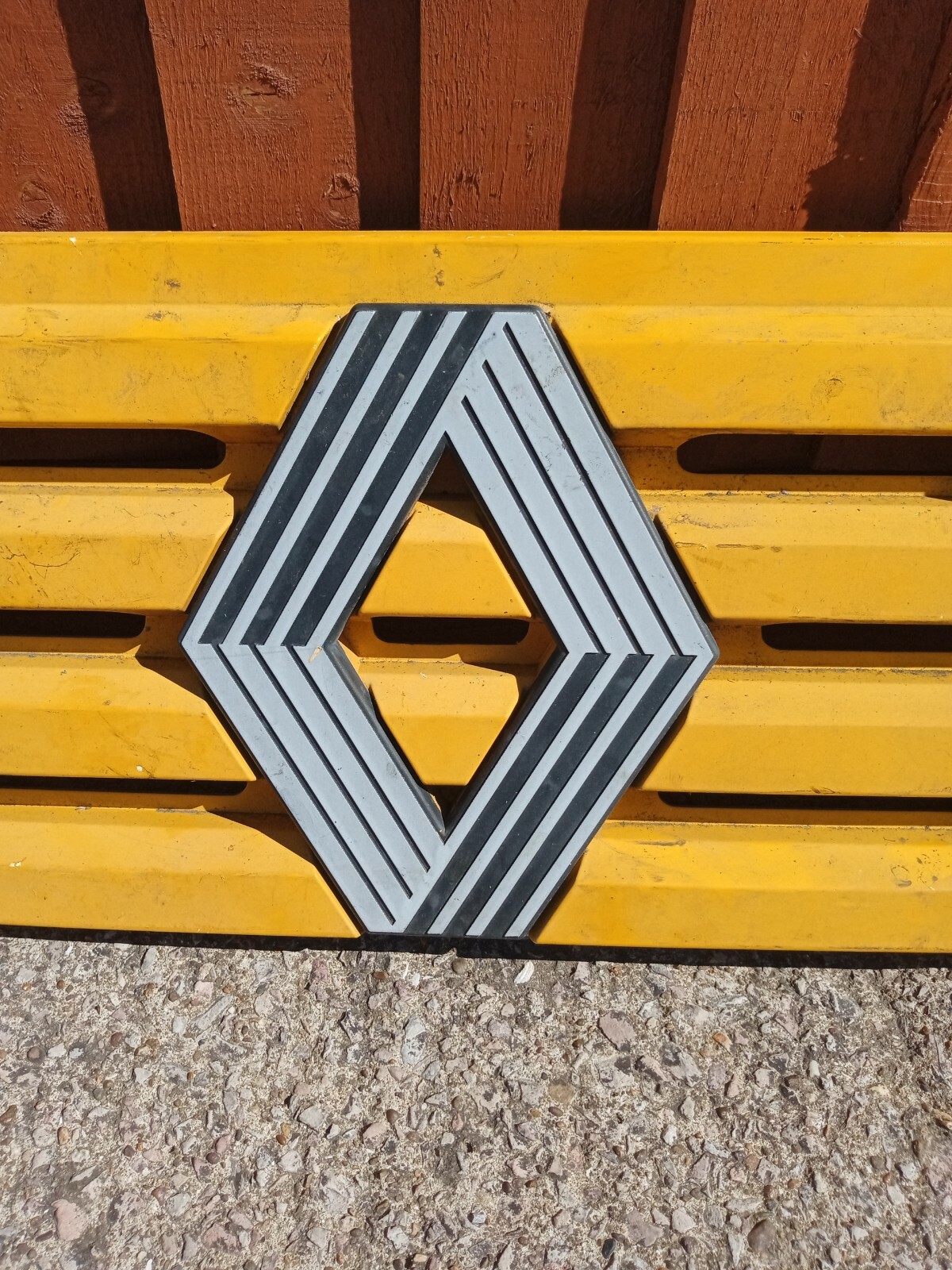 RENAULT TRUCK MIDLINER 1990s ERA FRONT GRILLE AND BADGES 