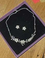 Brautschmuck Set: Collier, Ohrstecker  mit Srasssteinen besetzt