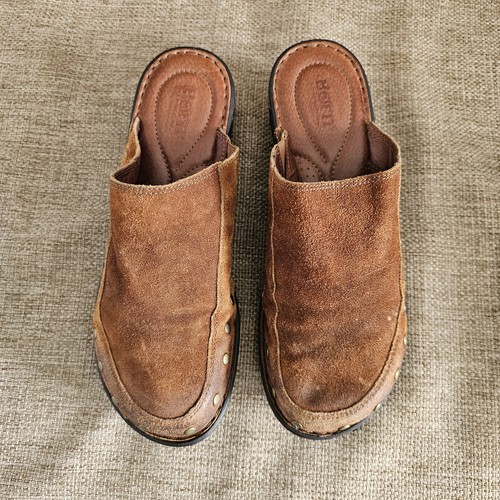 Zapatos BORN Talla 9 Majesty Zuecos Gamuza Cuero Tachonado Sin Cordones Mules Marrón Occidental - Imagen 2 de 10