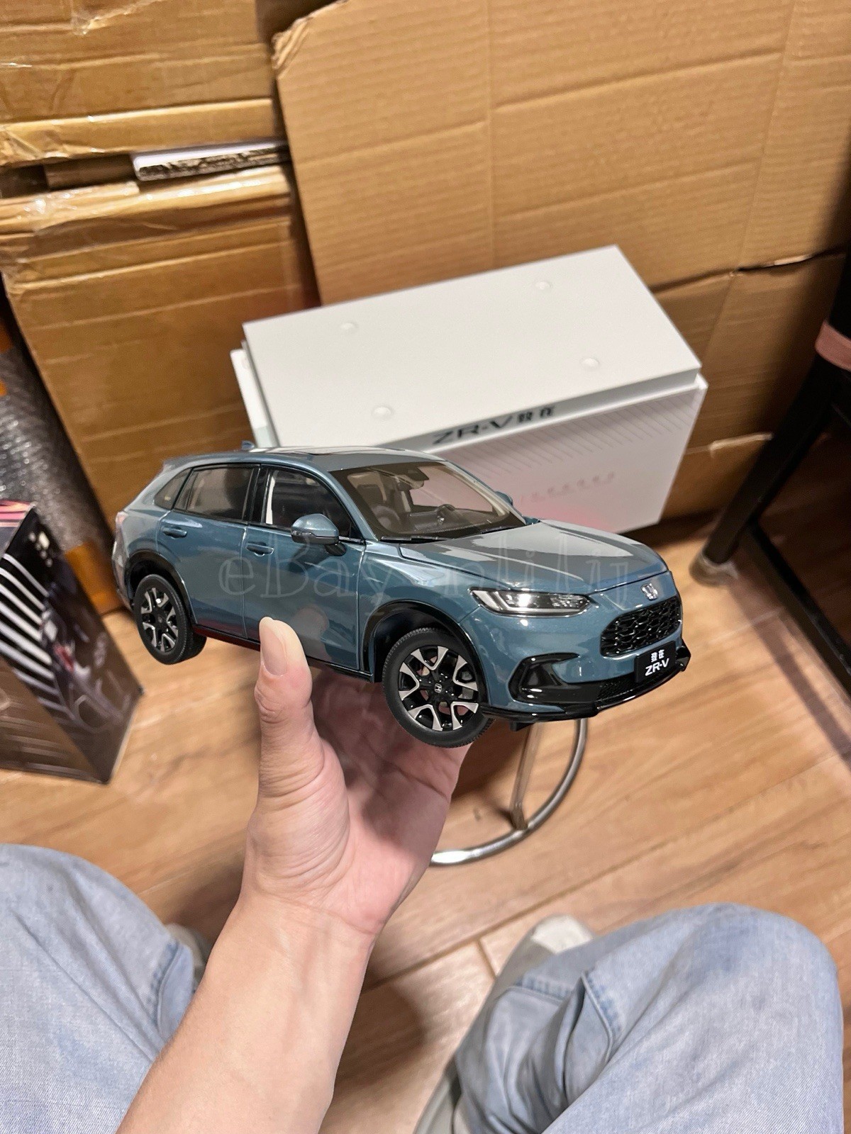 1:18 Scale 2023~2025 Honda HRV ZRV Nordic Forest Pearls Diecast Model With Base