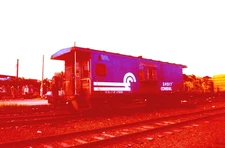 ORIGINAL KODACHROME SLIDE CONRAIL CABOOSE #24517 DANBURY, CT JULY 2, 1990