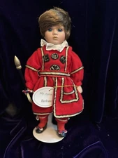 Leonardo Collection Beefeater Doll LP4204 UK Original Box Excellent Condition