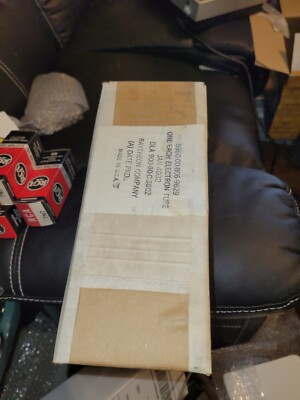 1 Excellent  new in the box Raytheon 4D32  tube  #LG62