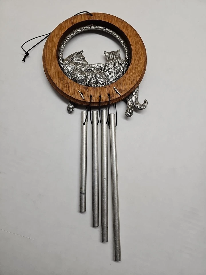 Винтажные оловянные и деревянные китайские колокольчики Mother Cat & Kittens W/Vines Carson 1998 б/у в отличном состоянии - Изображение 3 из 3