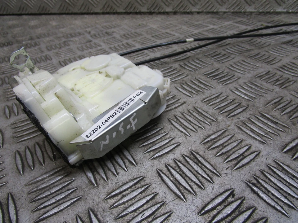 Suzuki Vitara 2019 talla T cerradura de puerta delantera lado del pasajero 82202-54PB2 OEM  Foto 4 de 4