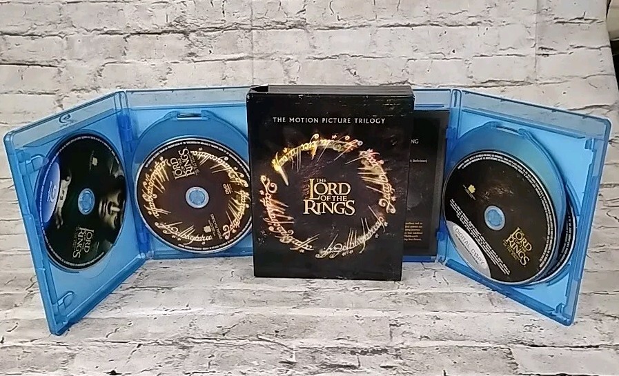 Lord of the Rings: The Motion Picture Trilogy (Blu-ray & Digital Copy) Box Set