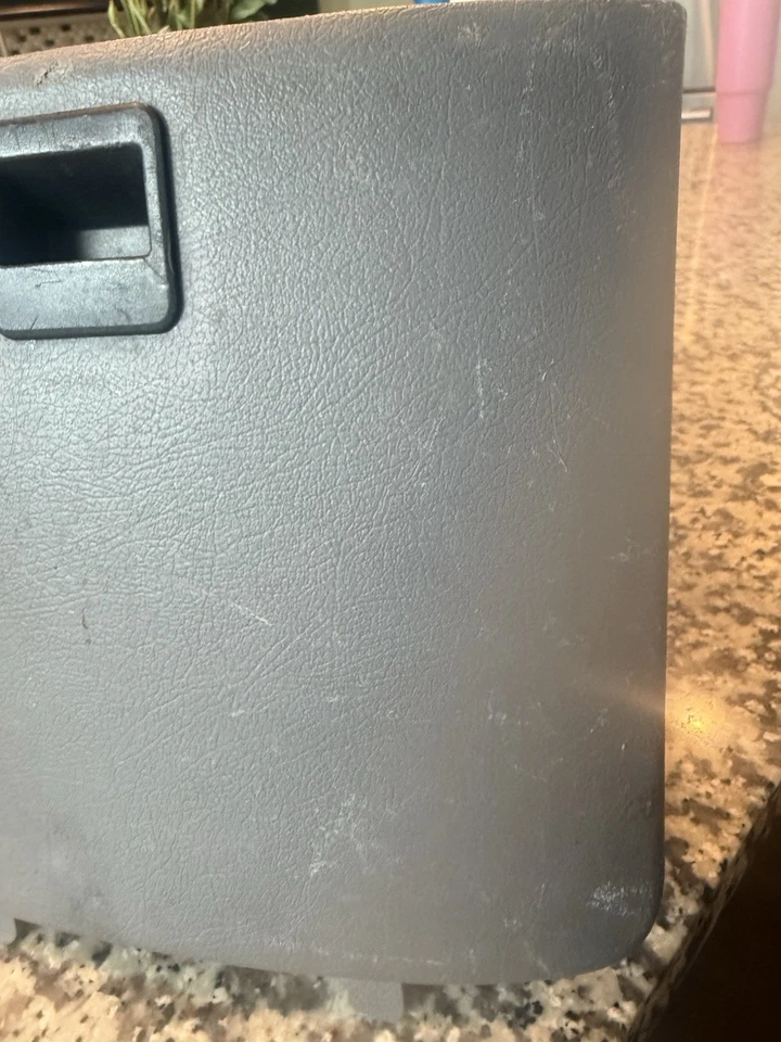 Ford E150 Econoline 2001 compartimento de almacenamiento gris gris Foto 2 de 4