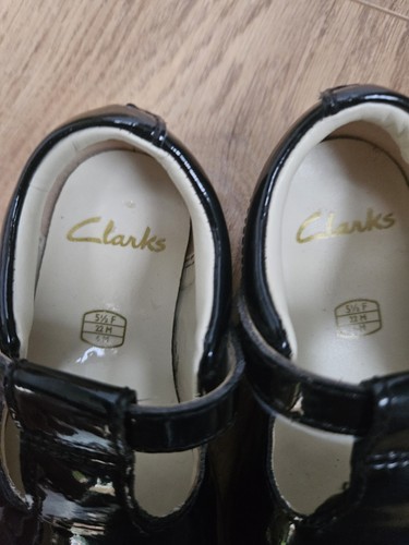 5.5f Toddler Baby Girl Shoes Patent Leather Clarks - Picture 4 of 4