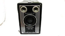 VINTAGE 1940s KODAK TARGET SIX 16 CAMERA MISSING BACK