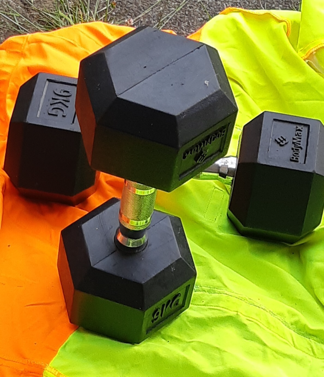 BodyMax x 9kg Hex Ergo grip dumbbell weights, rubber coated, gym
