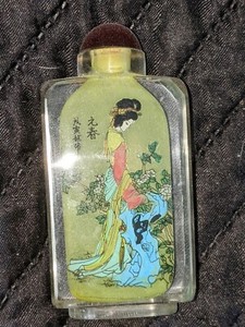 Chinese Reverse Painted Glass Snuff Bottle Decorated With Chinese Lady ( Ref 2)