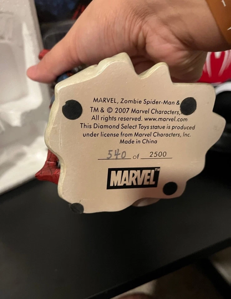 MARVEL MILESTONES ZOMBIE SPIDER-MAN & MARY JANE WEDDING STATUE #540 Box And COD - Image 3 of 4