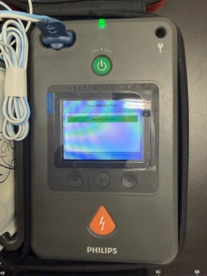 AED Philips Heartstart FR3 Defibrillator - neue Batterie + Elektroden - geprüft