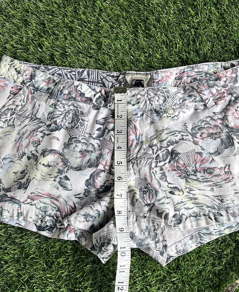 Volcom Floral Print Shorts Size 11 Juniors  - Image 3 of 4