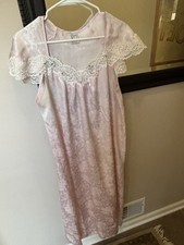 Vtg M-L 1980  s Eve StillmanWomen  s Lingerie Nightgown Pale Pink Long Lace Trim