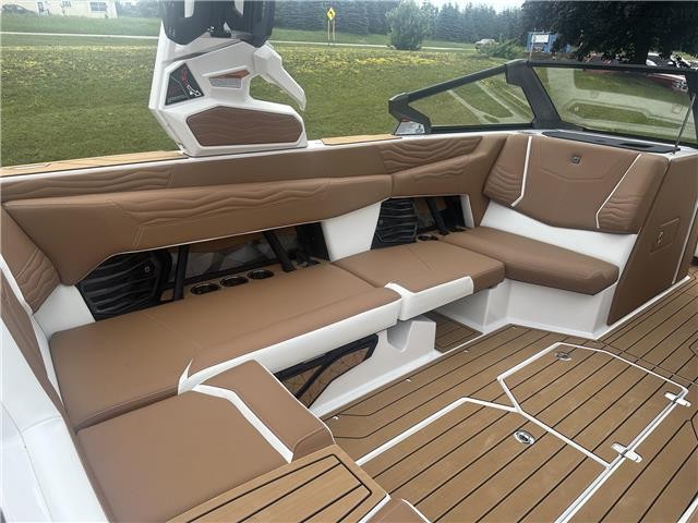 2025 Nautique G23  Victory Red