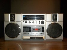 SANYO AM FM CASSETTE PORTABLE STEREO BOOMBOX GHETTO BLASTER M9811 WORKS WELL