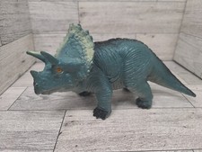 Plastic Triceratops Dinosaur Figure - TM 7" - 1072-P8 - 2000