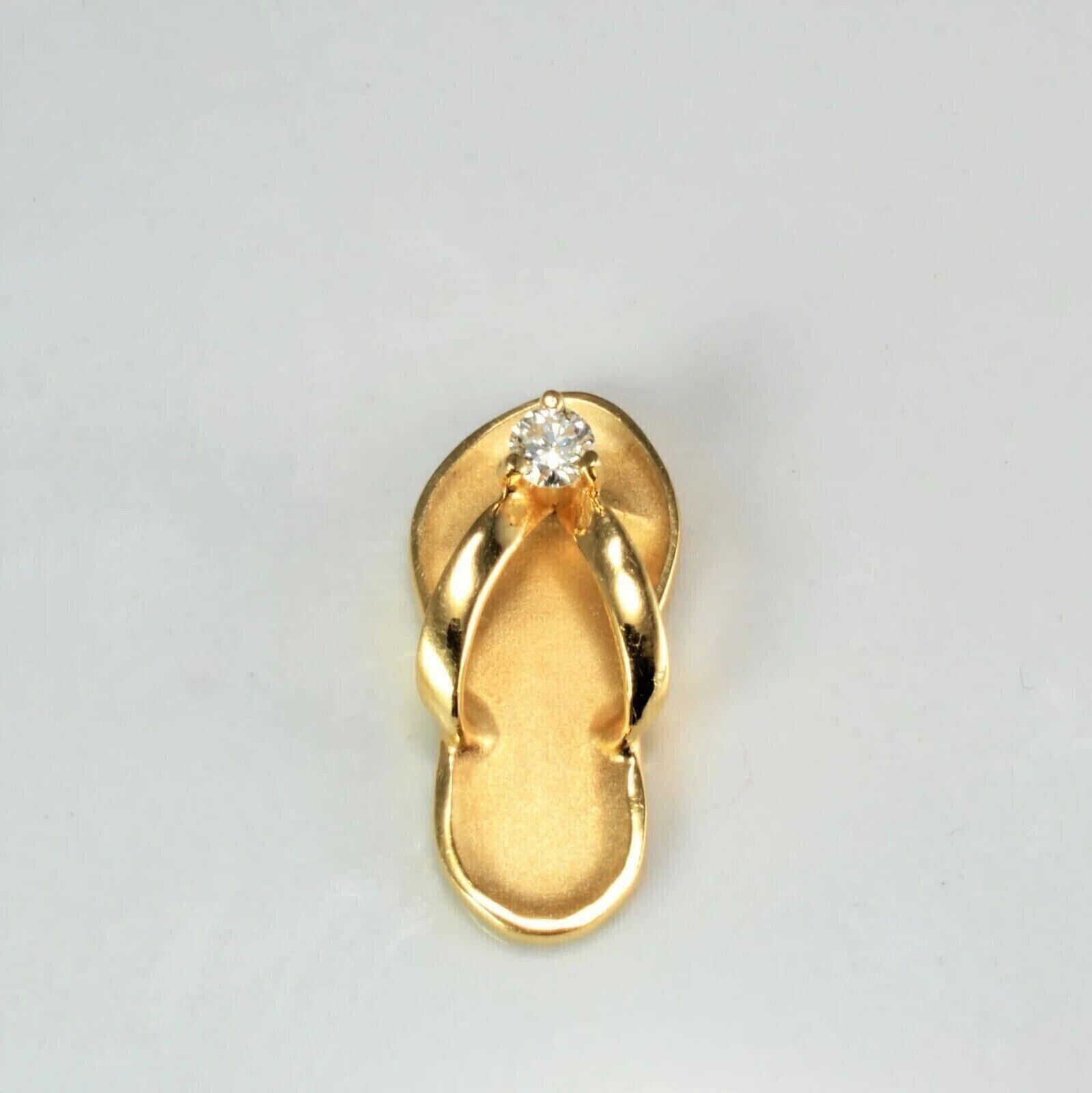 PANTOFOLA D’ORO Ciondolo ciabatta moissanite taglio tondo 0 20 ct catena omaggio in oro giallo 14 carati placcato