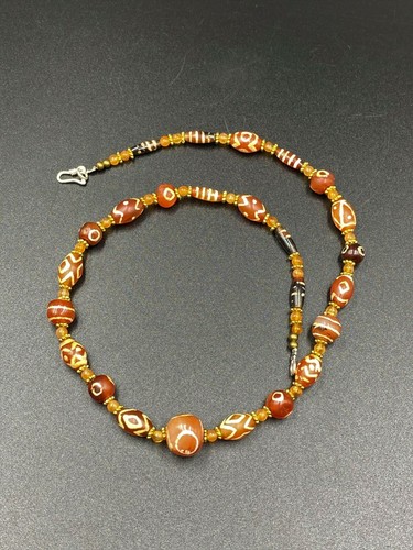 Collana di perle di corniola incise antica Mala  - Foto 5 di 11