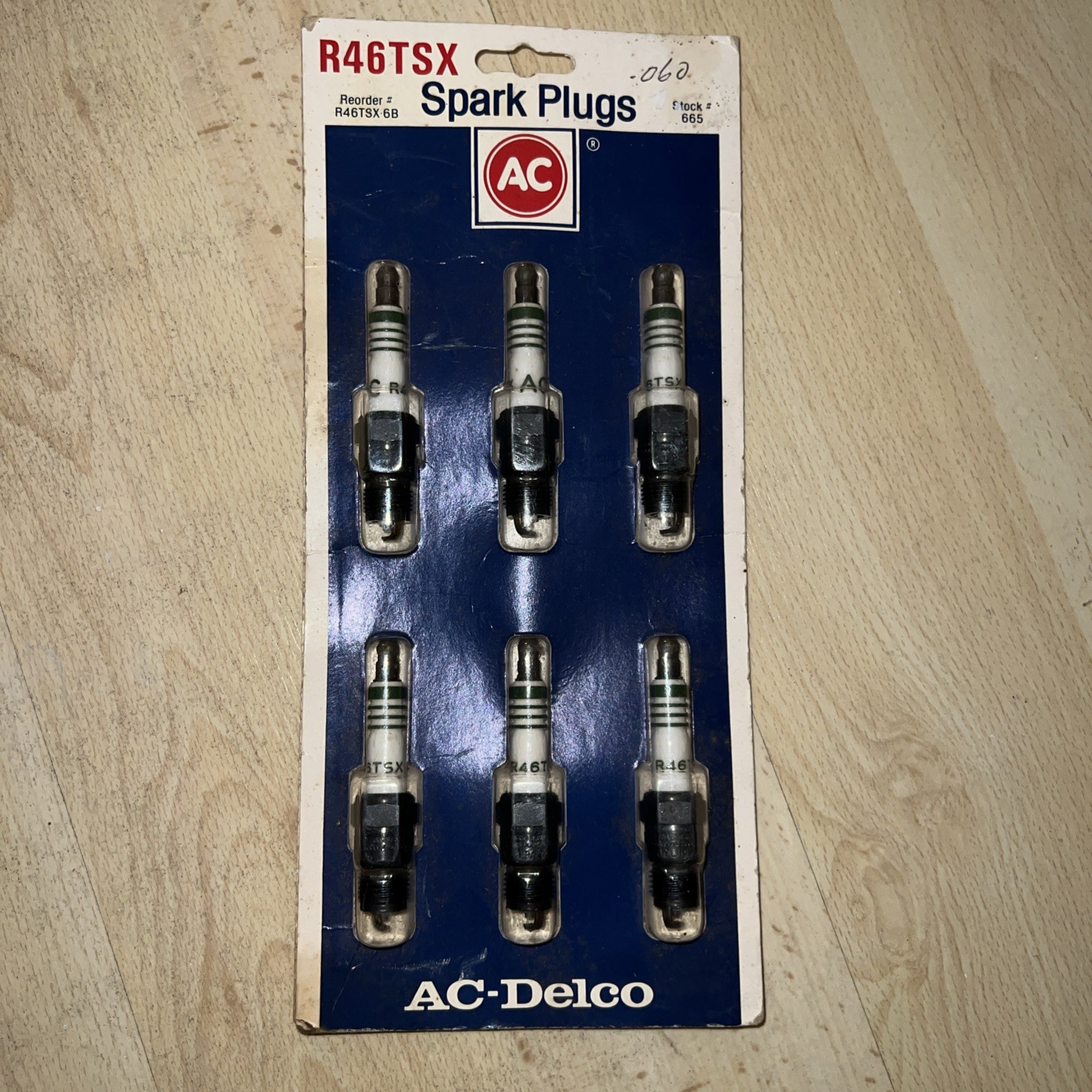 Vintage AC DELCO6 pack R45TSX-6B Spark Plugs Green Stripe Collectable