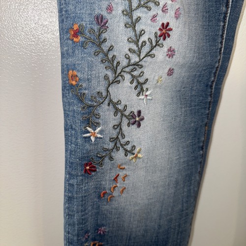 Driftwood Women’s Embroidered Floral Denim Jeans Kelly Size 27 - Picture 5 of 16