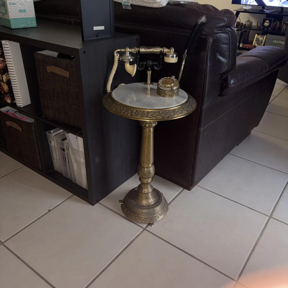 Mesa telefónica vintage de latón estilo francés con tapa de mármol Foto 3 de 3