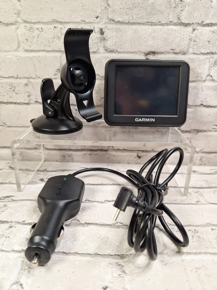 Garmin Nuvi 30 Portable GPS Navigator 3.5" Touchscreen Works With Box - Image 3 of 4