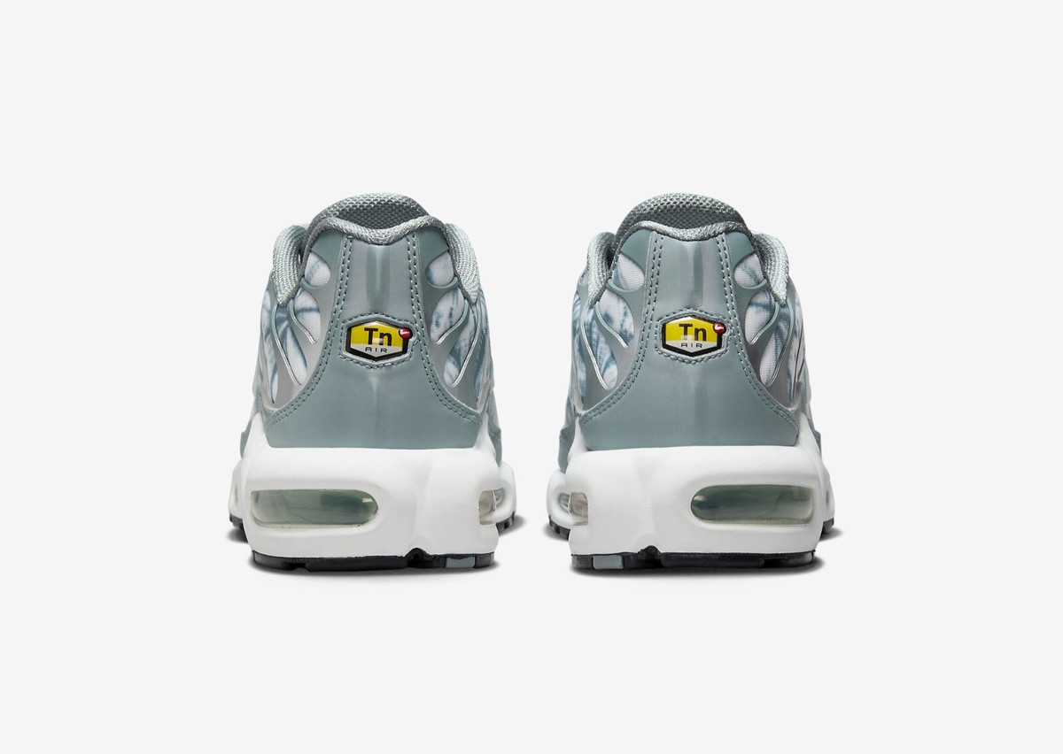 nike air max plus 3 grey green