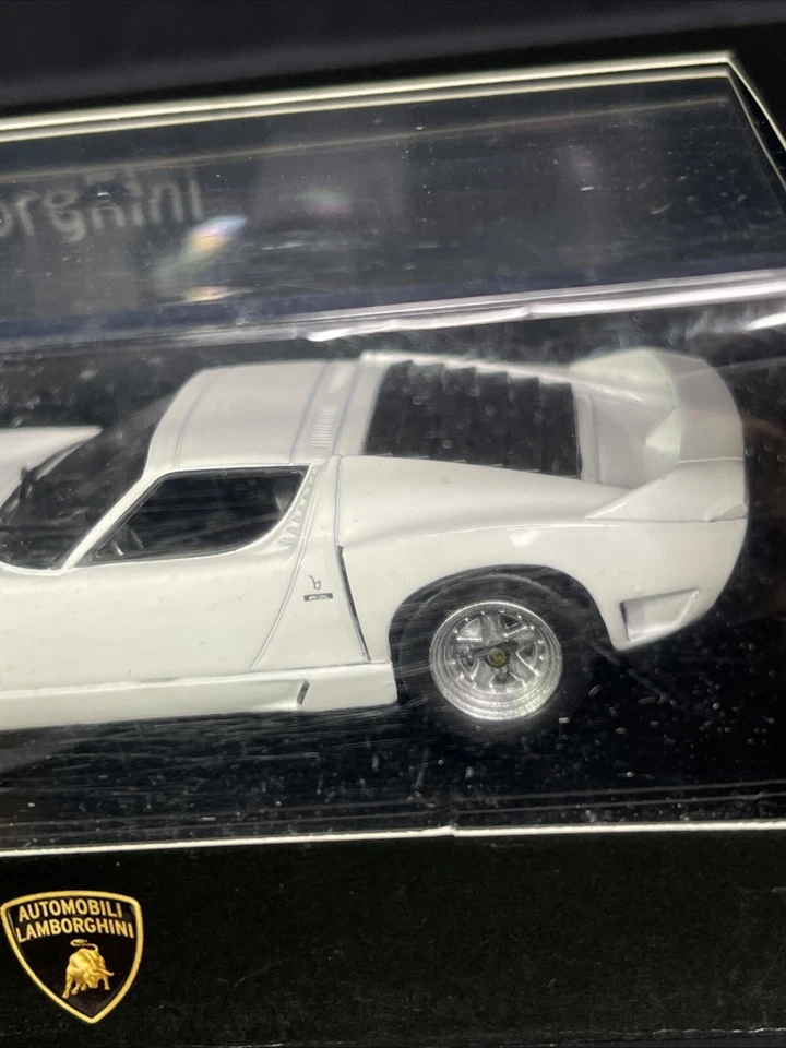 1:43 IXO Lamborghini Miura SVJ Roadster 1981 modelo fundido a presión Foto 4 de 4